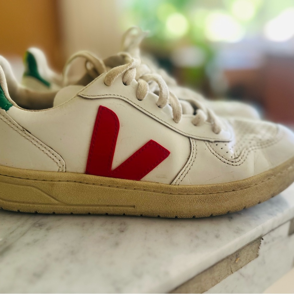 Veja White and Red Sneakers Sustainable Low-Top Design Sz 6